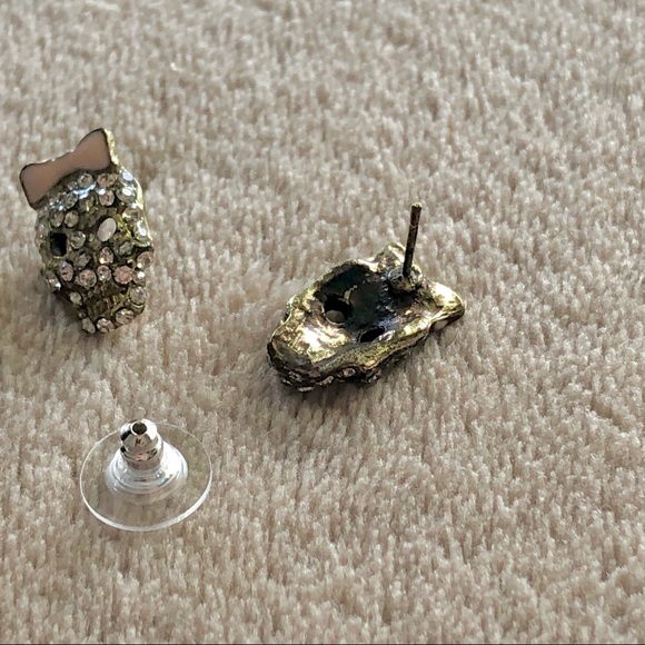 ✨2/$7✨ Earrings: Skull with Bow Earrings, Pink, 1 pair 🛍 Bundle Me! - Picture 4 of 8